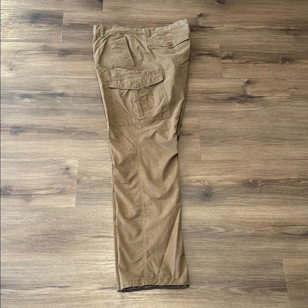 Izod Men's Saltwater Stretch Straight Leg Cargo Pants. 34wx32l